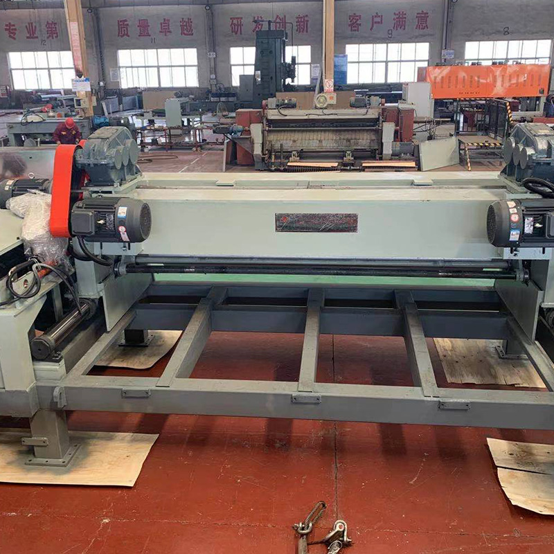 Spindleless Veneer Peeling Machine